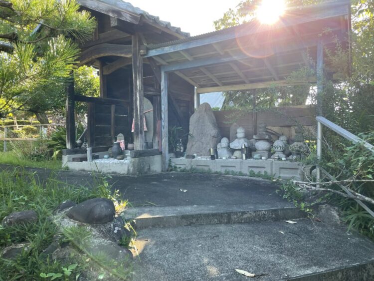 神社の石像