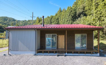 木のぬくもりを感じる、季節とともに暮らす平屋