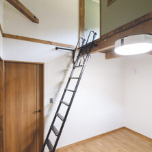 関市Y邸_山小屋のようなお家