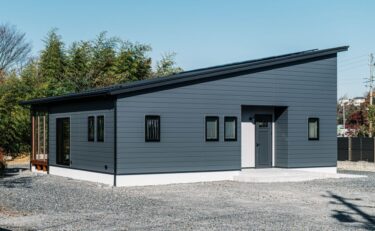 猫と心地よく暮らす、ロフトのある32坪の平屋